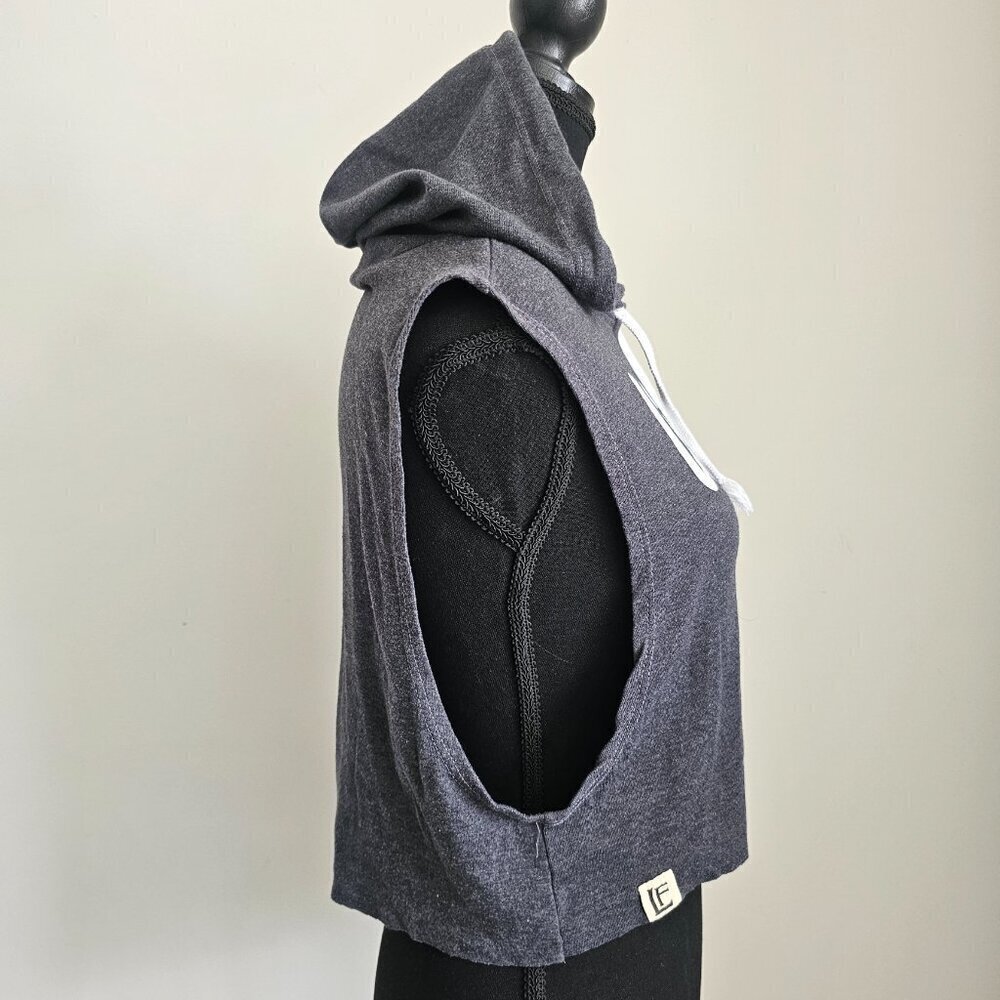 Live Fit LVFT Women's Grey Sleeveless Hooded Crop Top, Size Small - Picture 3 of 12